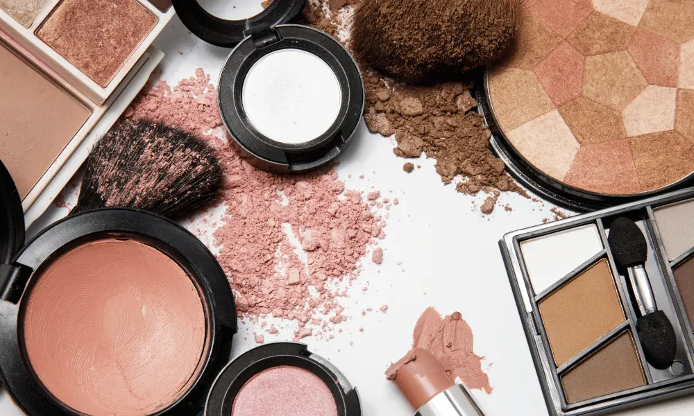 A Detailed Guide on How to Choose The Right Compact Powder