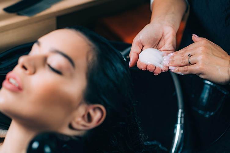 How Hair Treatment for Damaged Hair Transforms Weak Strands